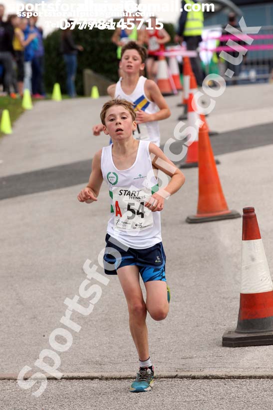 Boys under-13s 3 stage relay, Northern Senior 6 and 4 and Junior Stage Road Relays, SportsCity, Manchester. Photo:  David T. Hewitson/Sports for All Pics